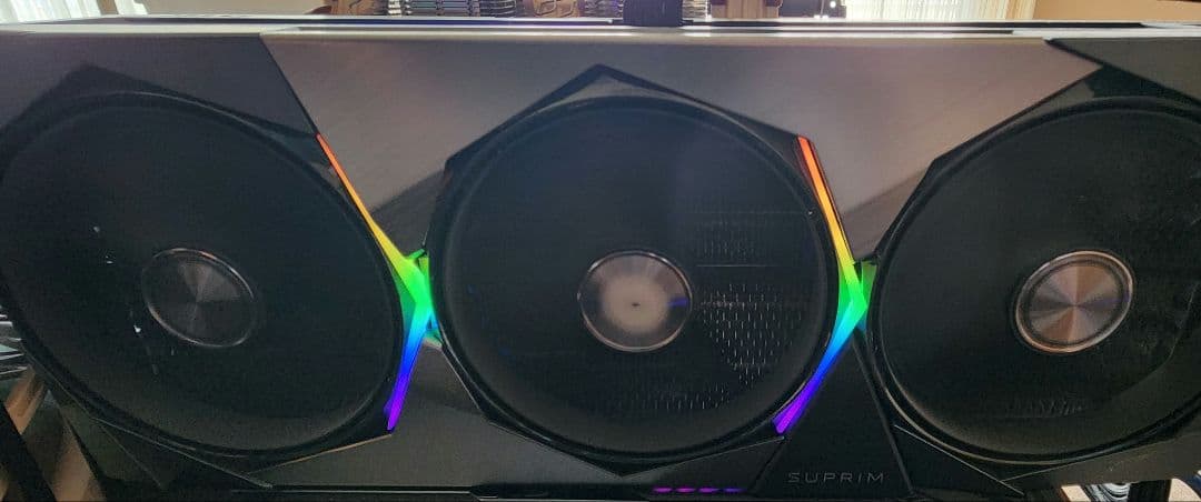 グラフィックボード・グラボ・ビデオカード MSI RTX5090 suprim SOC