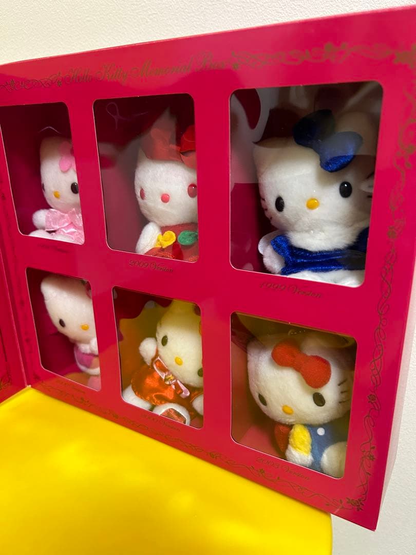 ハローキティ　35周年メモリアルボックス　ぬいぐるみ　マスコット　サンリオ