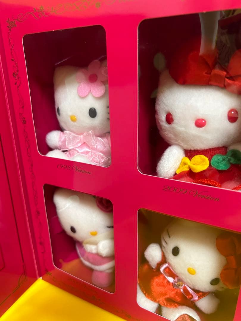 ハローキティ　35周年メモリアルボックス　ぬいぐるみ　マスコット　サンリオ
