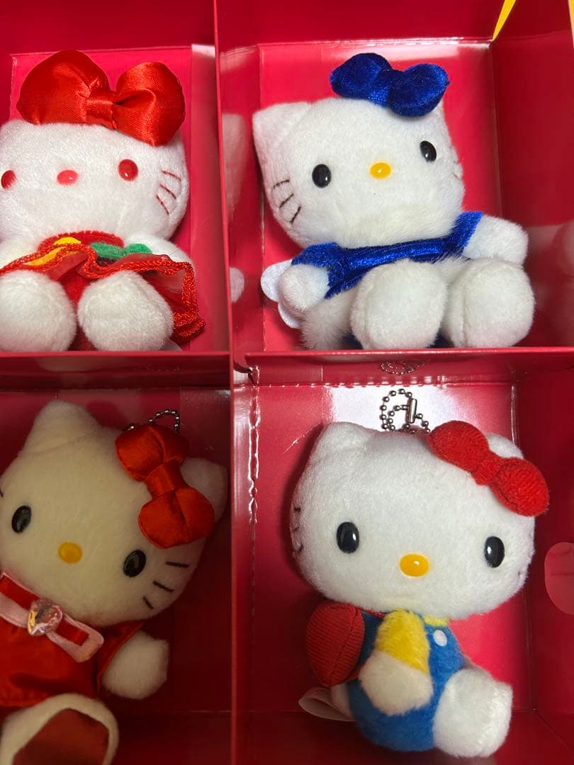 ハローキティ　35周年メモリアルボックス　ぬいぐるみ　マスコット　サンリオ