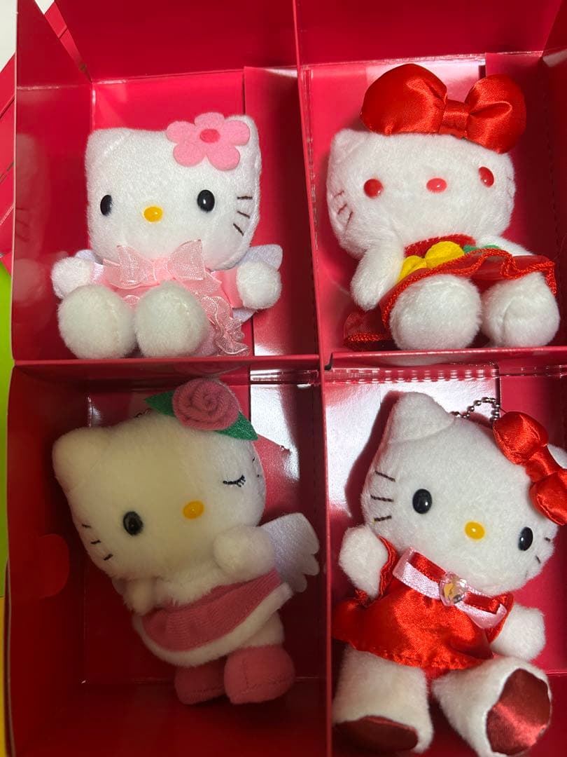ハローキティ　35周年メモリアルボックス　ぬいぐるみ　マスコット　サンリオ