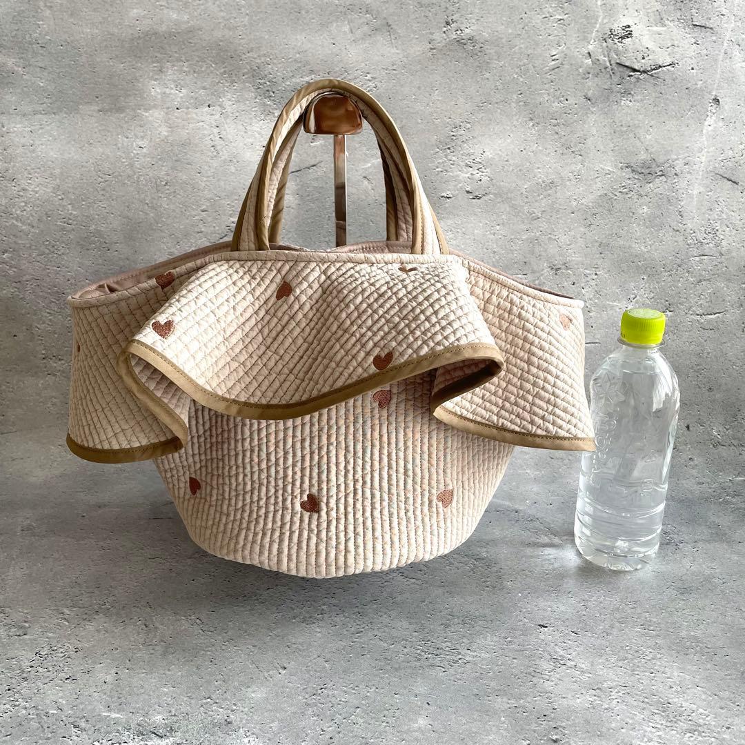 フリル付き丸底マルシェバッグ　ヌビバッグ　ベージュ　ハート刺繍　ハンドメイド