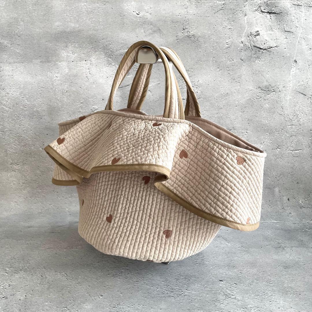 フリル付き丸底マルシェバッグ　ヌビバッグ　ベージュ　ハート刺繍　ハンドメイド