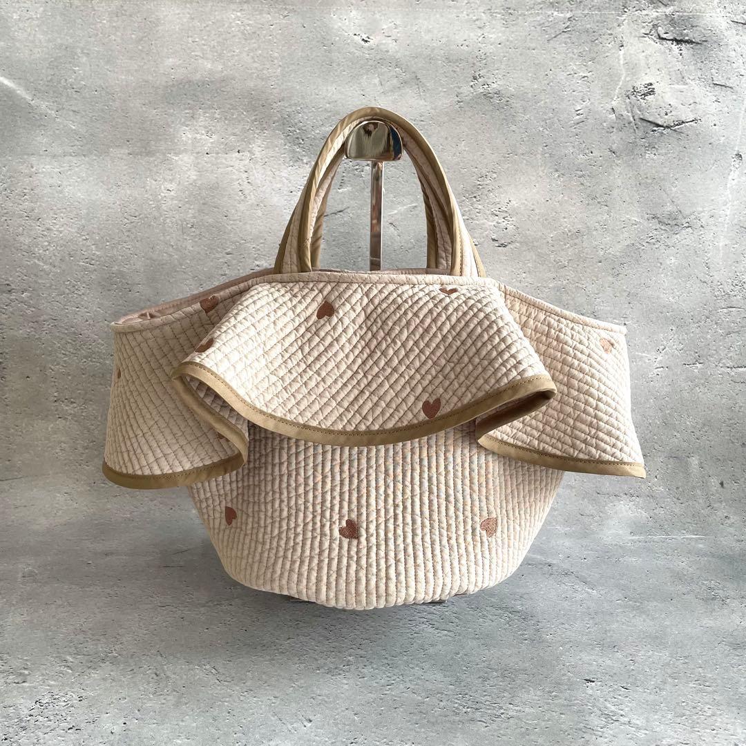 フリル付き丸底マルシェバッグ　ヌビバッグ　ベージュ　ハート刺繍　ハンドメイド