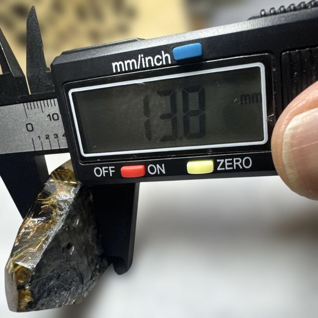 【極上品】太陽放射ルチルクォーツ 原石 ポイント 高透明 黄金針