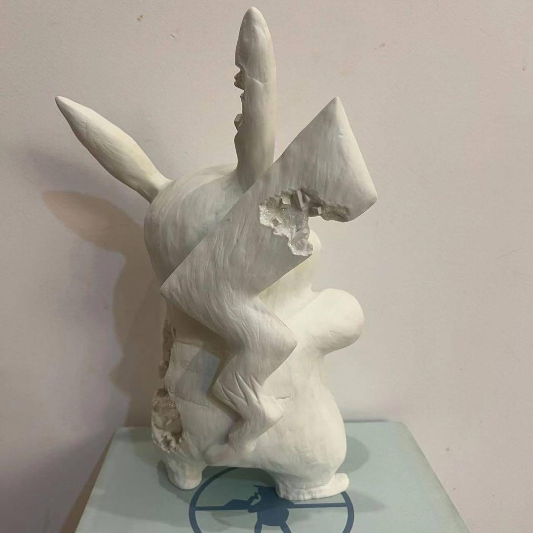 ダニエルアーシャム　× ポケモン　ピカチュー　青の彫刻アートになります