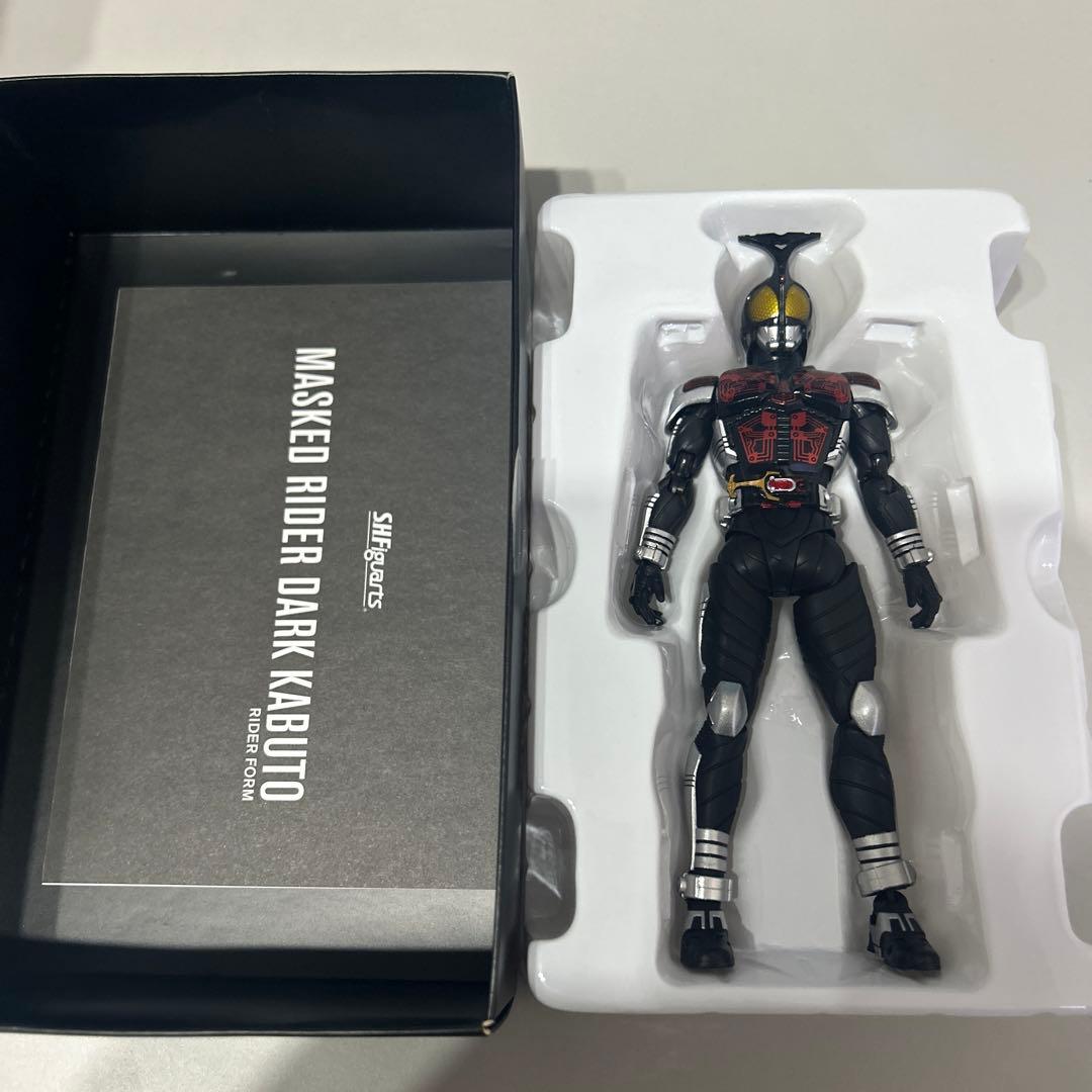S.H.フィギュアーツ　真骨彫製法　仮面ライダーダークカブト