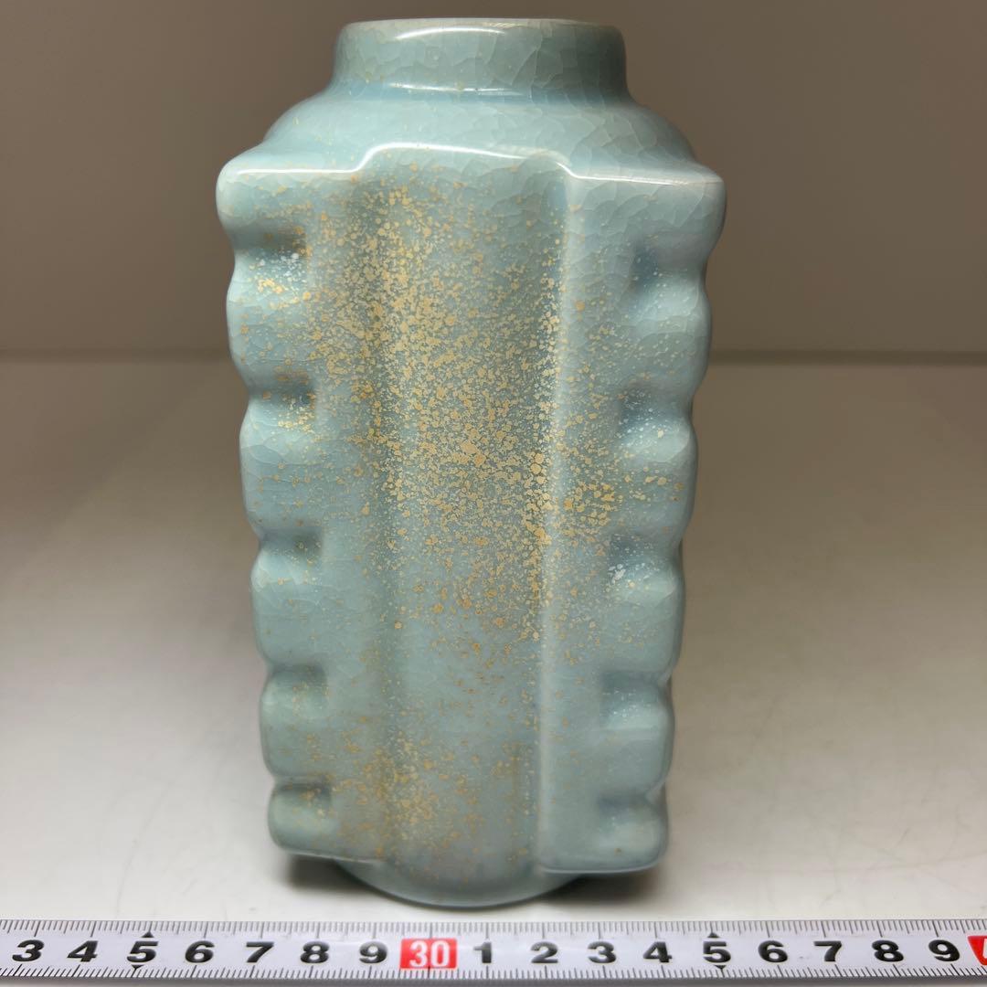 中国美術　青磁角瓶　高さ約15.5㎝　東Y8-0302③