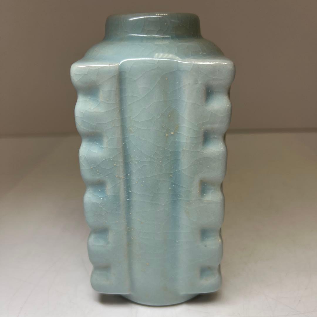 中国美術　青磁角瓶　高さ約15.5㎝　東Y8-0302③