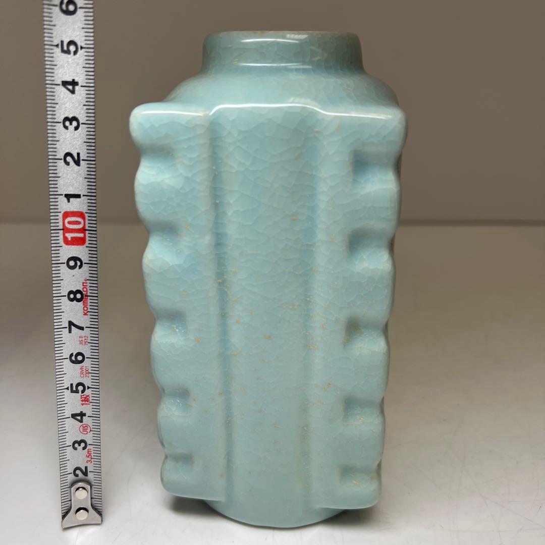 中国美術　青磁角瓶　高さ約15.5㎝　東Y8-0302③