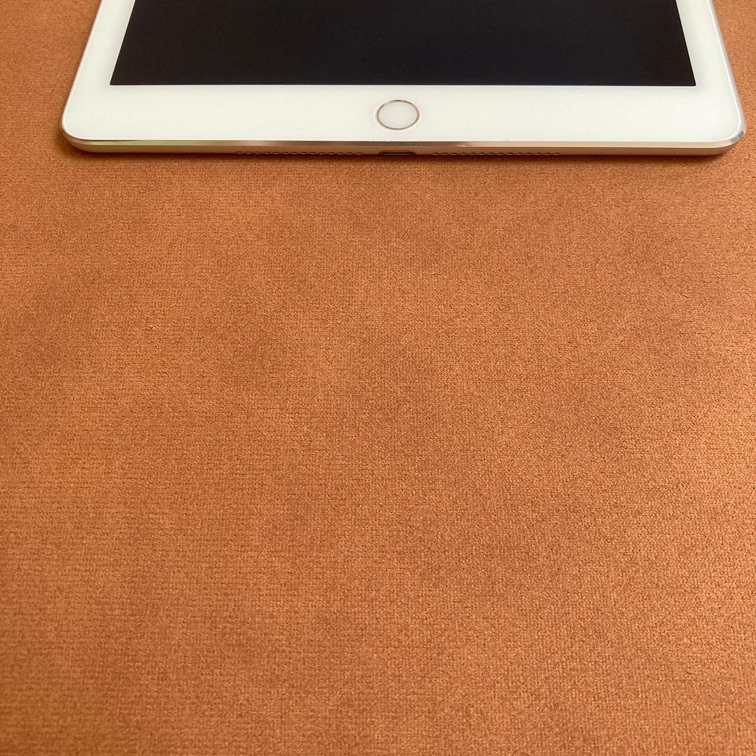 82【早い者勝ち】iPad Air2 第2世代 16GB au☆