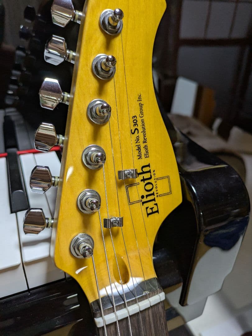 Elioth S-303 エリオス　エレキギター　レッド