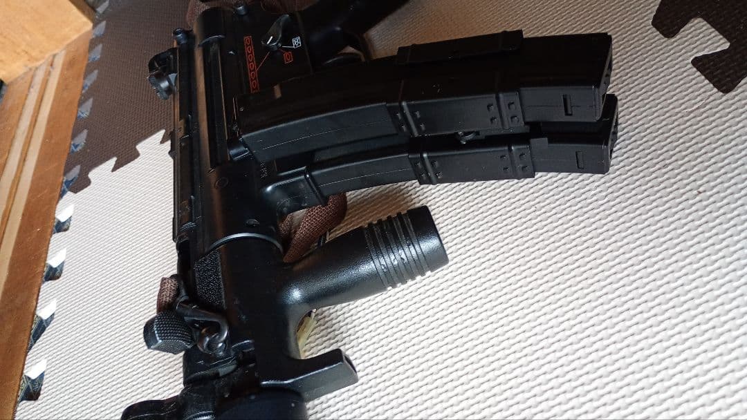 MP5電動ガン 黒 サイレンサー付き ダブルマガジン