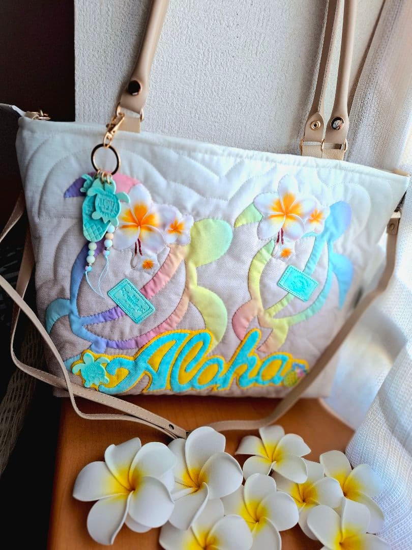 ハワイアンキルトバッグ　2WAYファスナー　レインボーホヌ　革タグチャーム