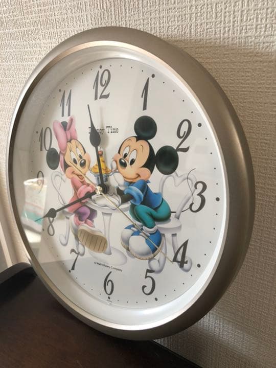 ディズニーの壁掛け時計、（c）Walt Disney Company