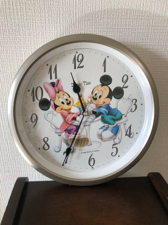 ディズニーの壁掛け時計、（c）Walt Disney Company