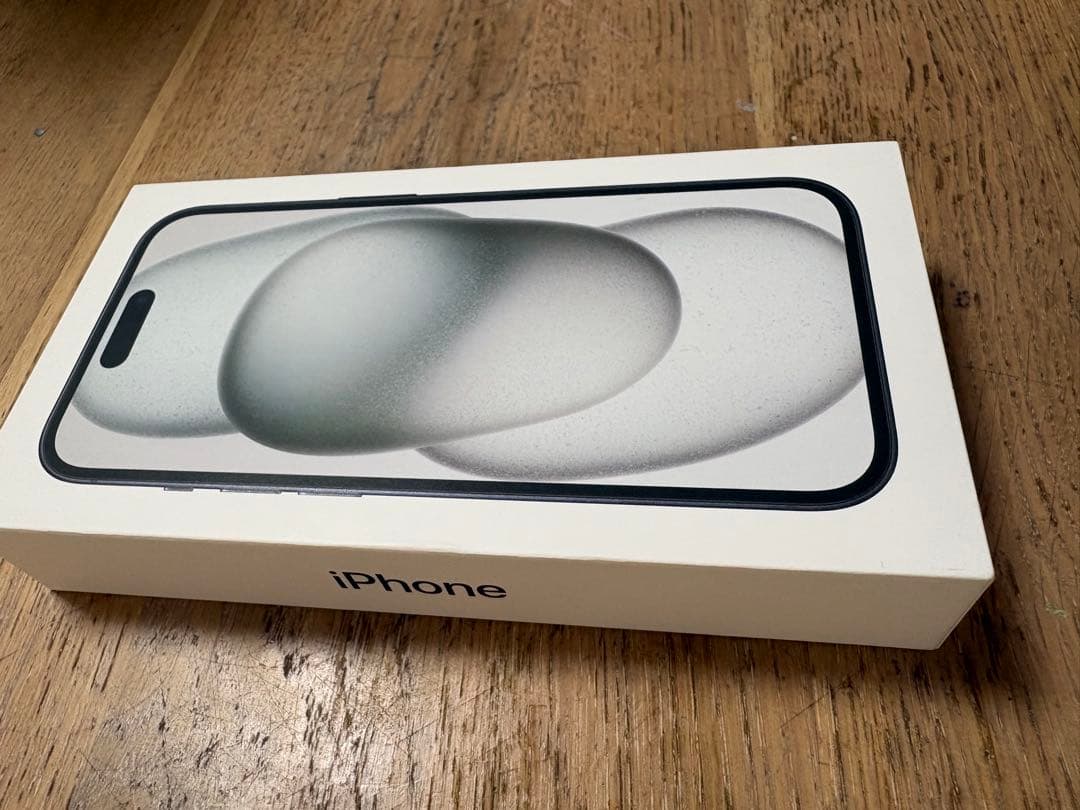 Apple iPhone 15 128GB ブラック （新品同様）
