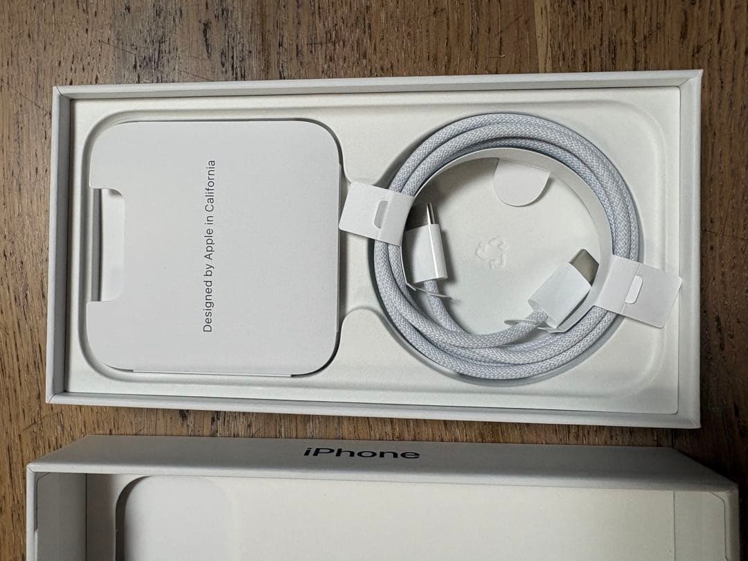 Apple iPhone 15 128GB ブラック （新品同様）