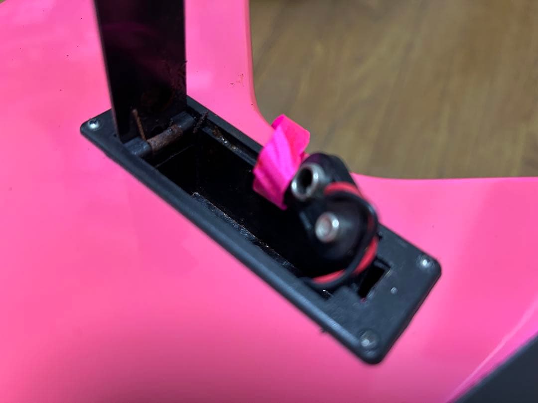 K garageフライングVアンプ付きミニエレキギター送料込みです。