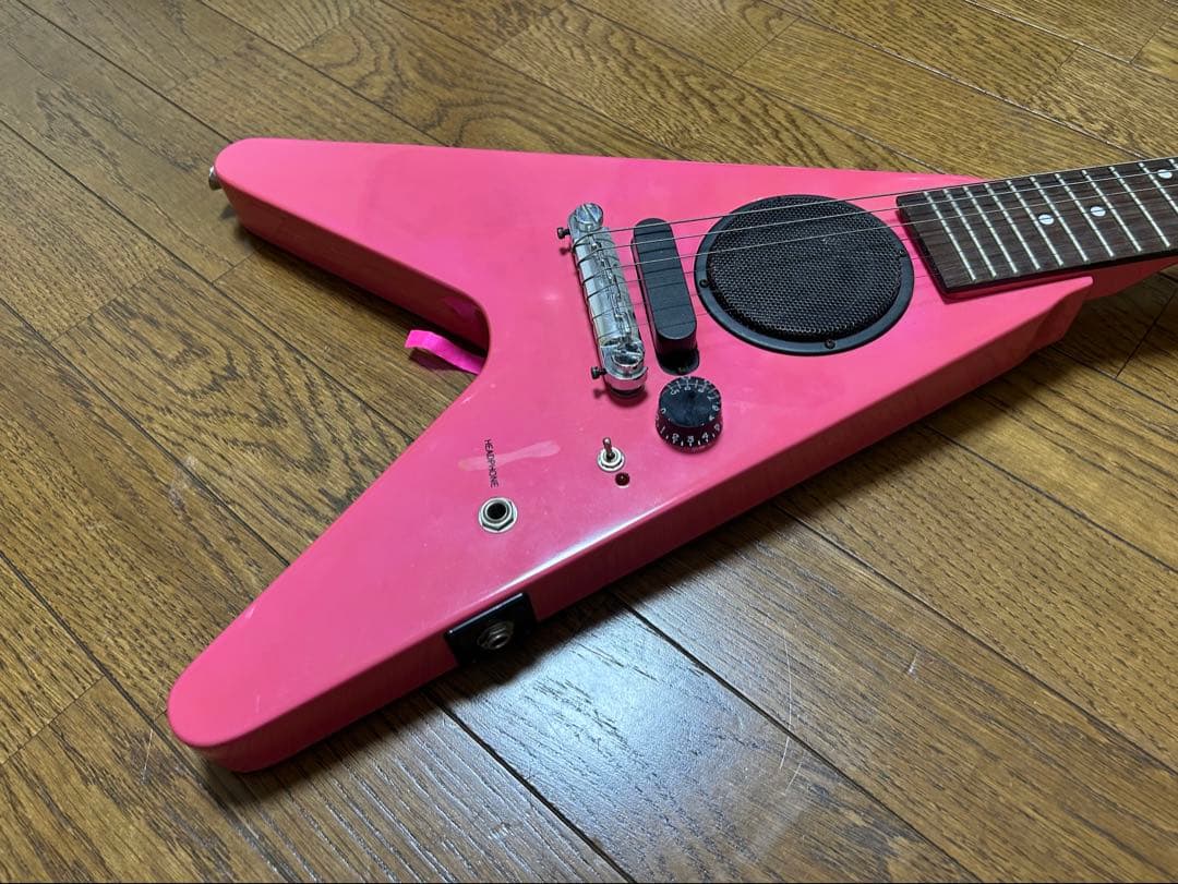 K garageフライングVアンプ付きミニエレキギター送料込みです。