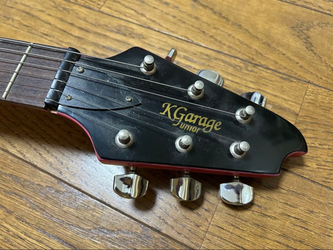 K garageフライングVアンプ付きミニエレキギター送料込みです。