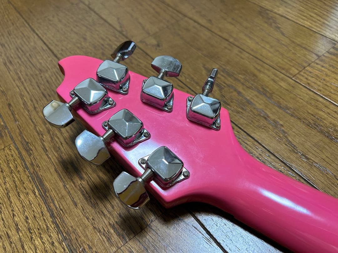K garageフライングVアンプ付きミニエレキギター送料込みです。