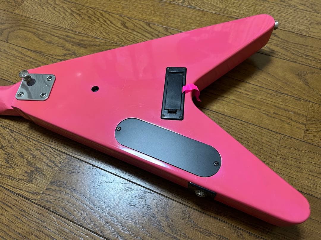 K garageフライングVアンプ付きミニエレキギター送料込みです。