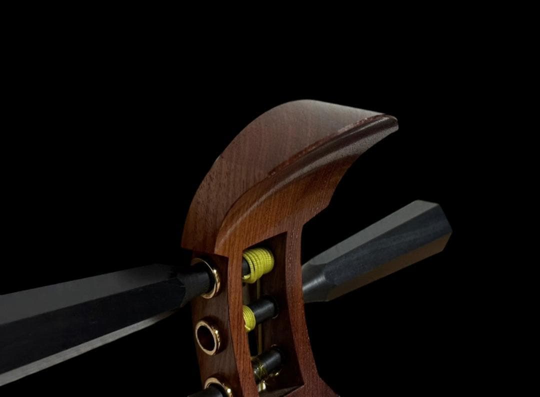 美品 津軽三味線 太棹 3.0cm 花梨 丸打ち胴 和楽器 付属品色々 ケース