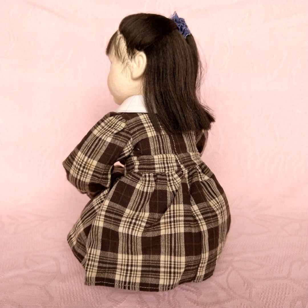 洋人形〈花を摘んでいる女の子〉