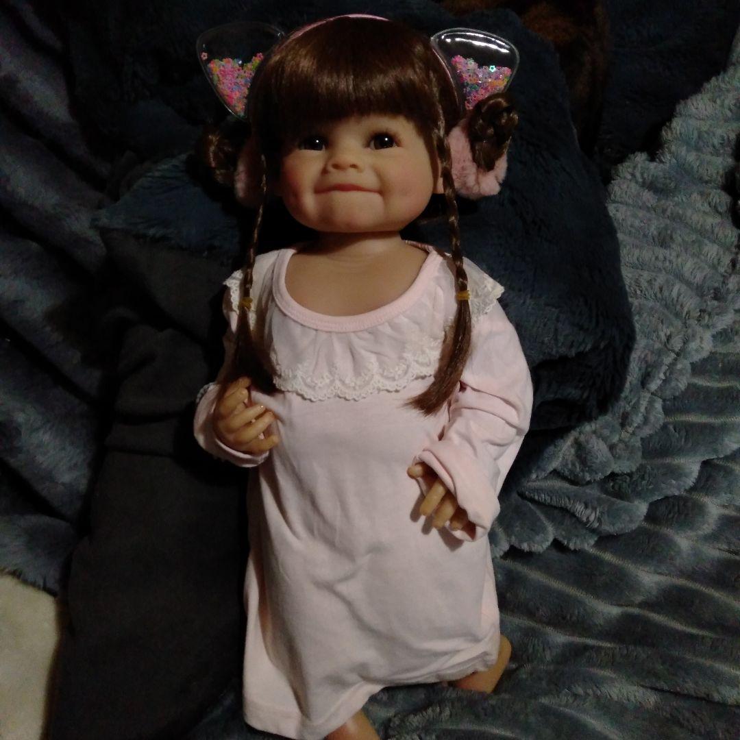 大幅値下げリボーンドール可愛い人形　付属品付笑顔女の子ベビードール リアルドール