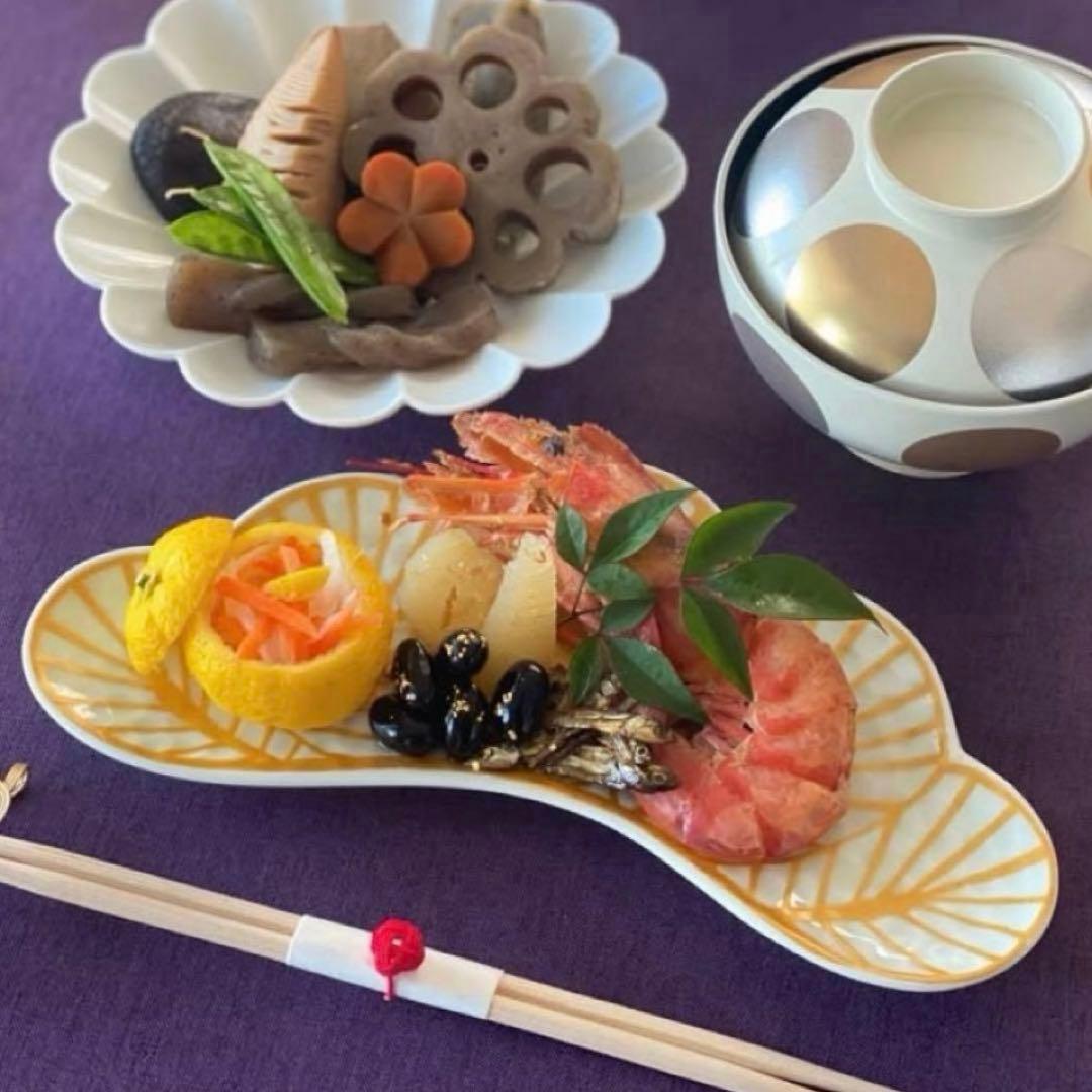 【新品】【大人気】有田焼　幸楽窯　錦白金松葉形前菜皿3枚セット　縁起物