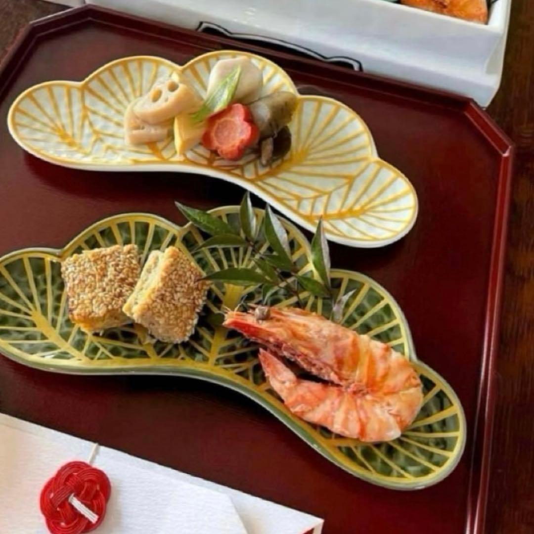 【新品】【大人気】有田焼　幸楽窯　錦白金松葉形前菜皿3枚セット　縁起物