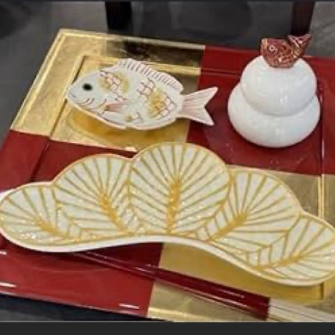 【新品】【大人気】有田焼　幸楽窯　錦白金松葉形前菜皿3枚セット　縁起物