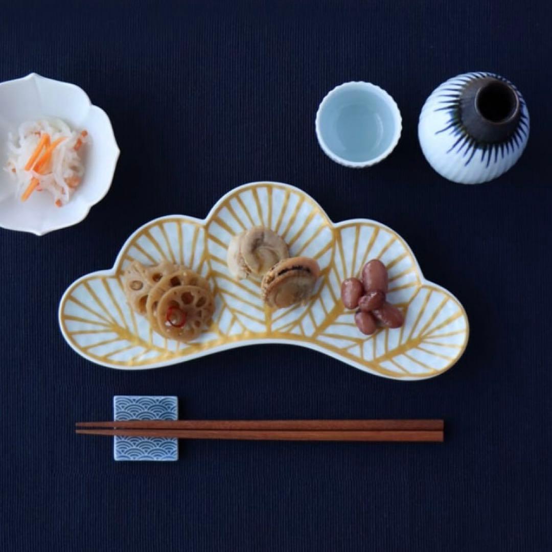 【新品】【大人気】有田焼　幸楽窯　錦白金松葉形前菜皿3枚セット　縁起物