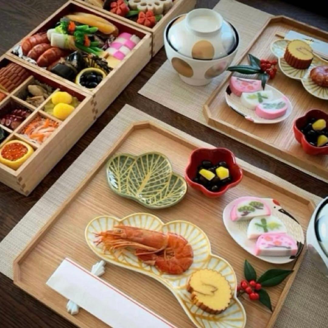【新品】【大人気】有田焼　幸楽窯　錦白金松葉形前菜皿3枚セット　縁起物