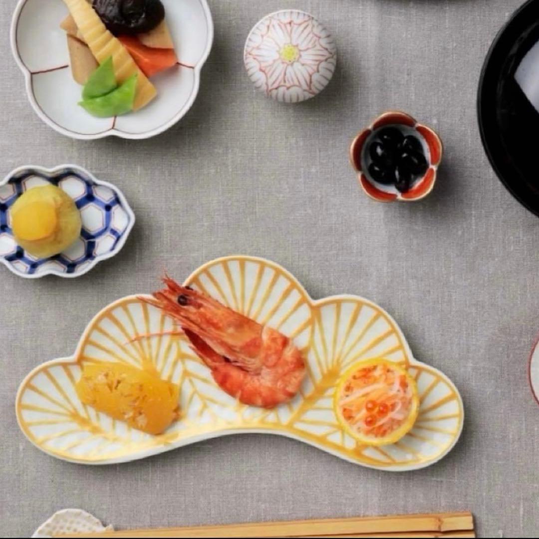 【新品】【大人気】有田焼　幸楽窯　錦白金松葉形前菜皿3枚セット　縁起物