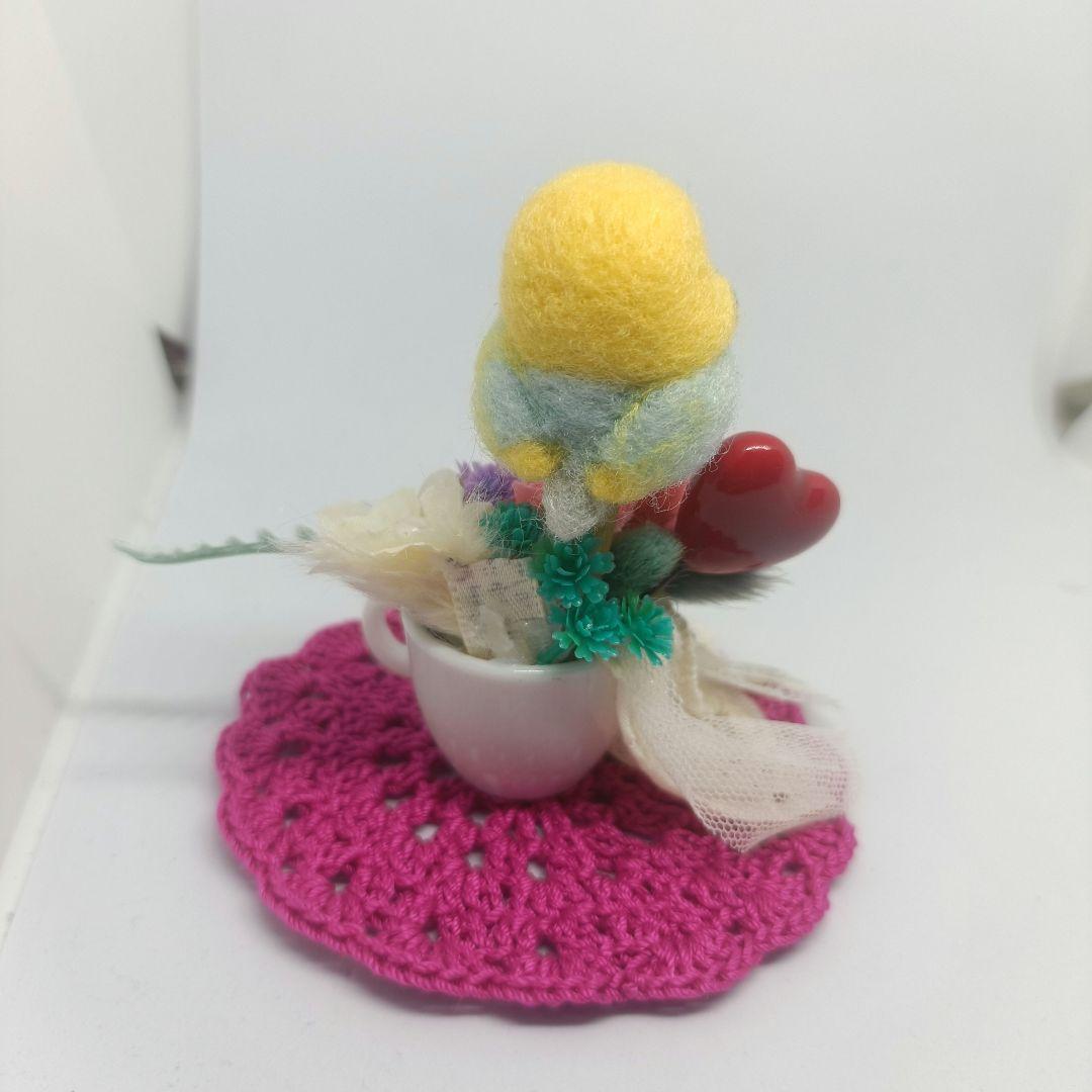 羊毛フェルト レインボーちゃんと小さな植木 敷物付き インコ ハンドメイド