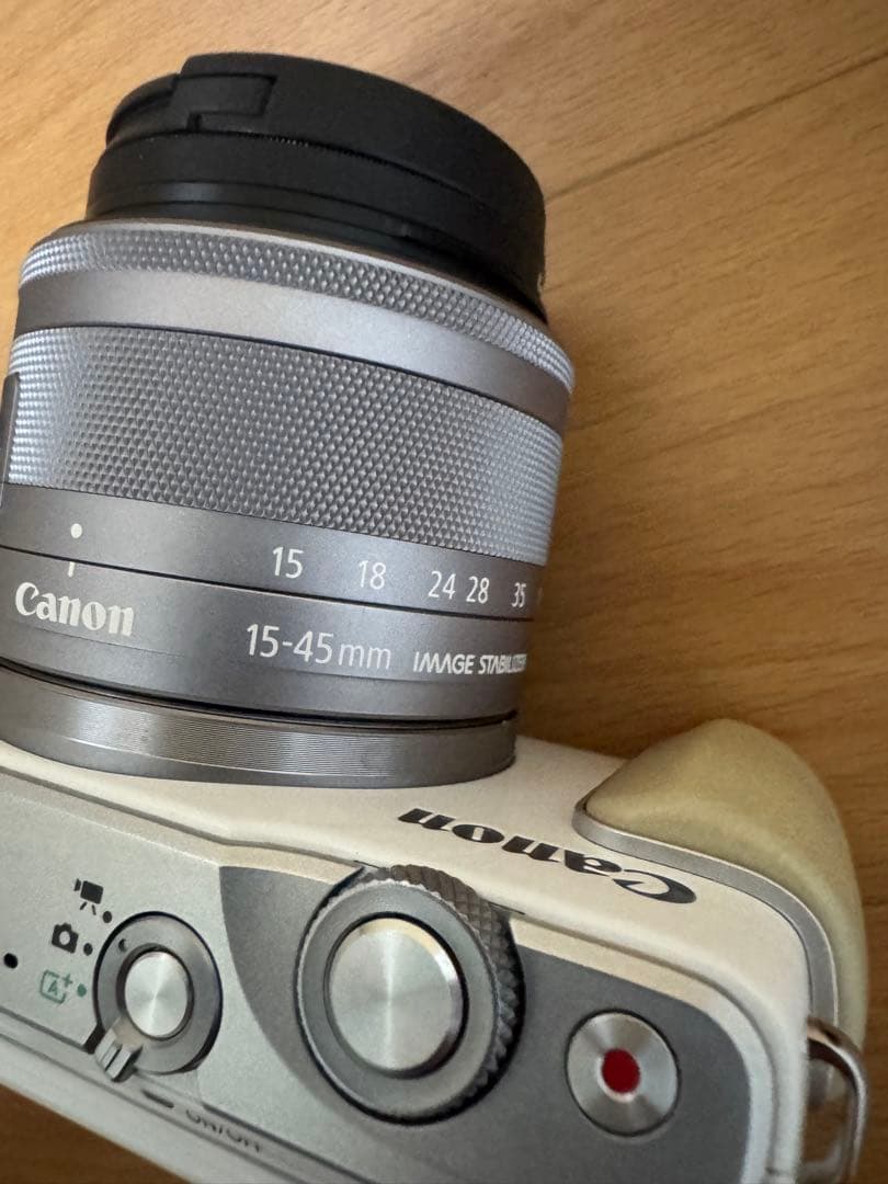 Canon キャノン　デジタル一眼レフカメラ　EOS M10 レンズ3つ