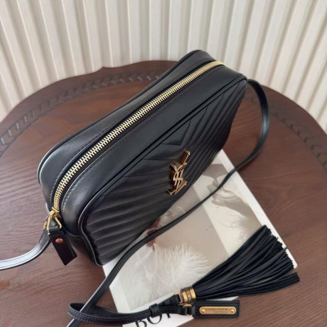 AINT AURENT オブリーク レザー ショルダーバッグ 中古品~~~