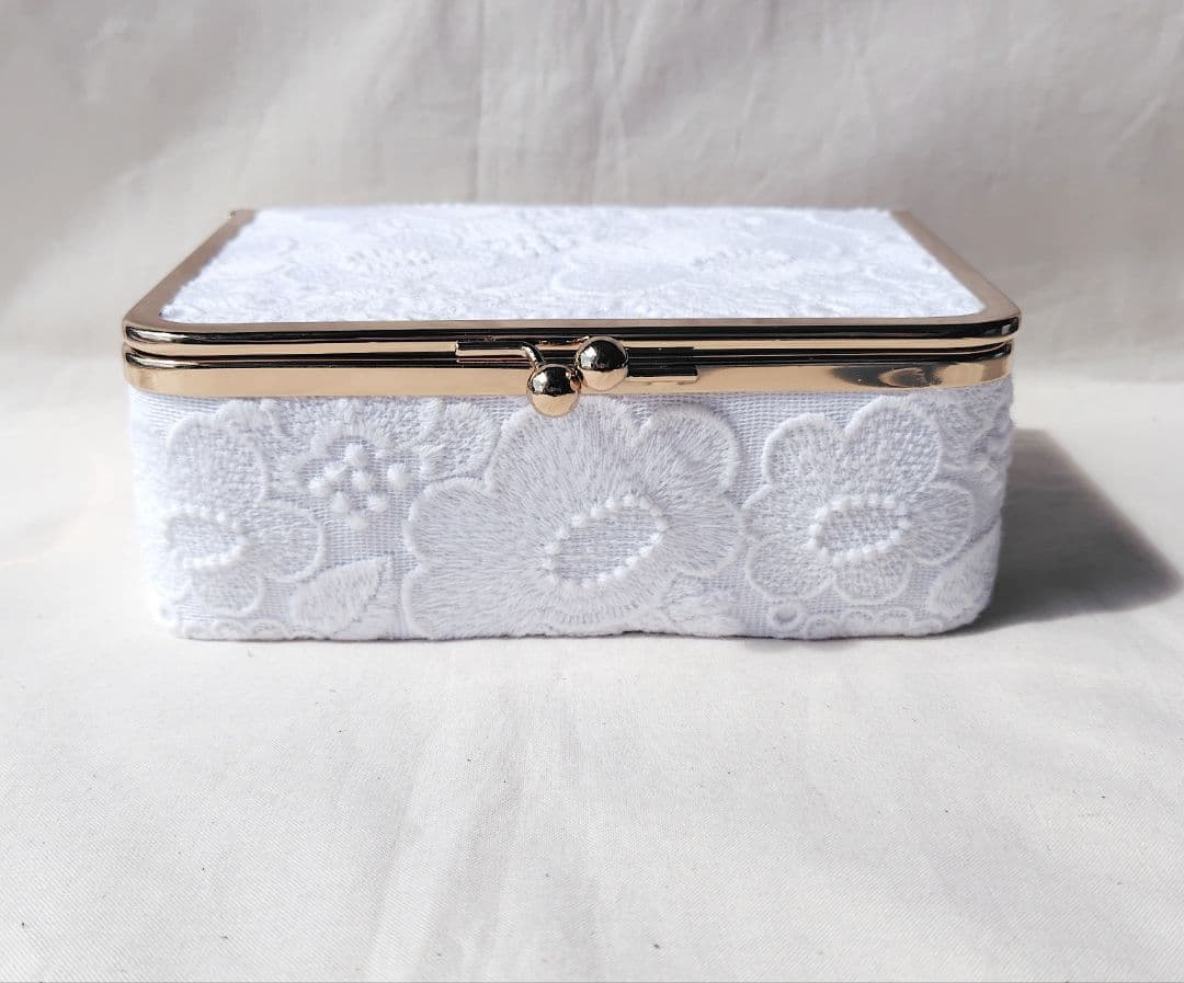 ミナペルホネン smile flower①（white）ボックスがま口