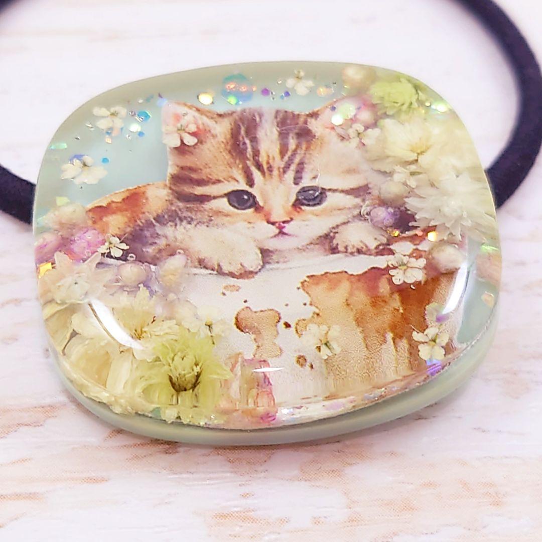 ティーカップ猫ちゃんのヘアゴム ハンドメイド レジン ドライフラワー 押し花