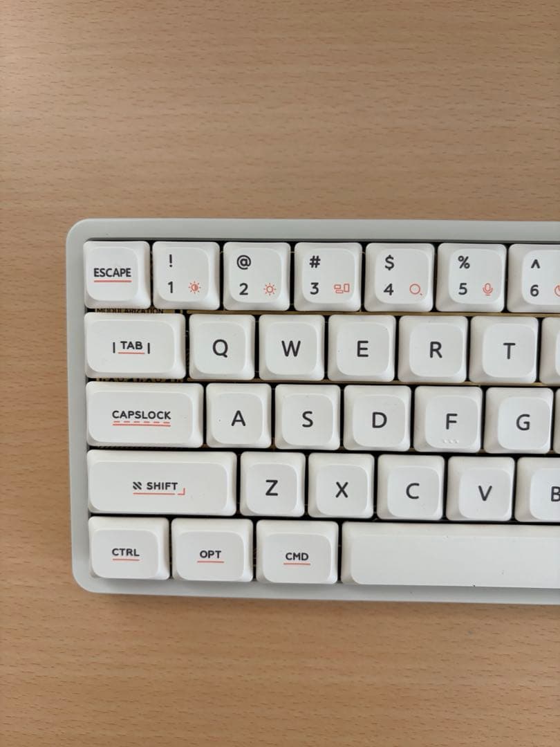 IQUNIX Magi65 オークルホワイト