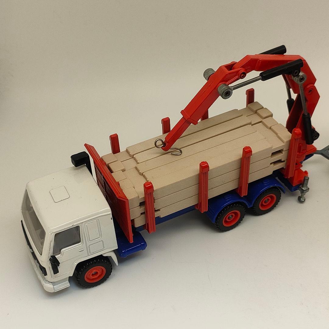 大きめ ドイツ Siku（ジク）製 DAF 95 ガレージ運搬トラック