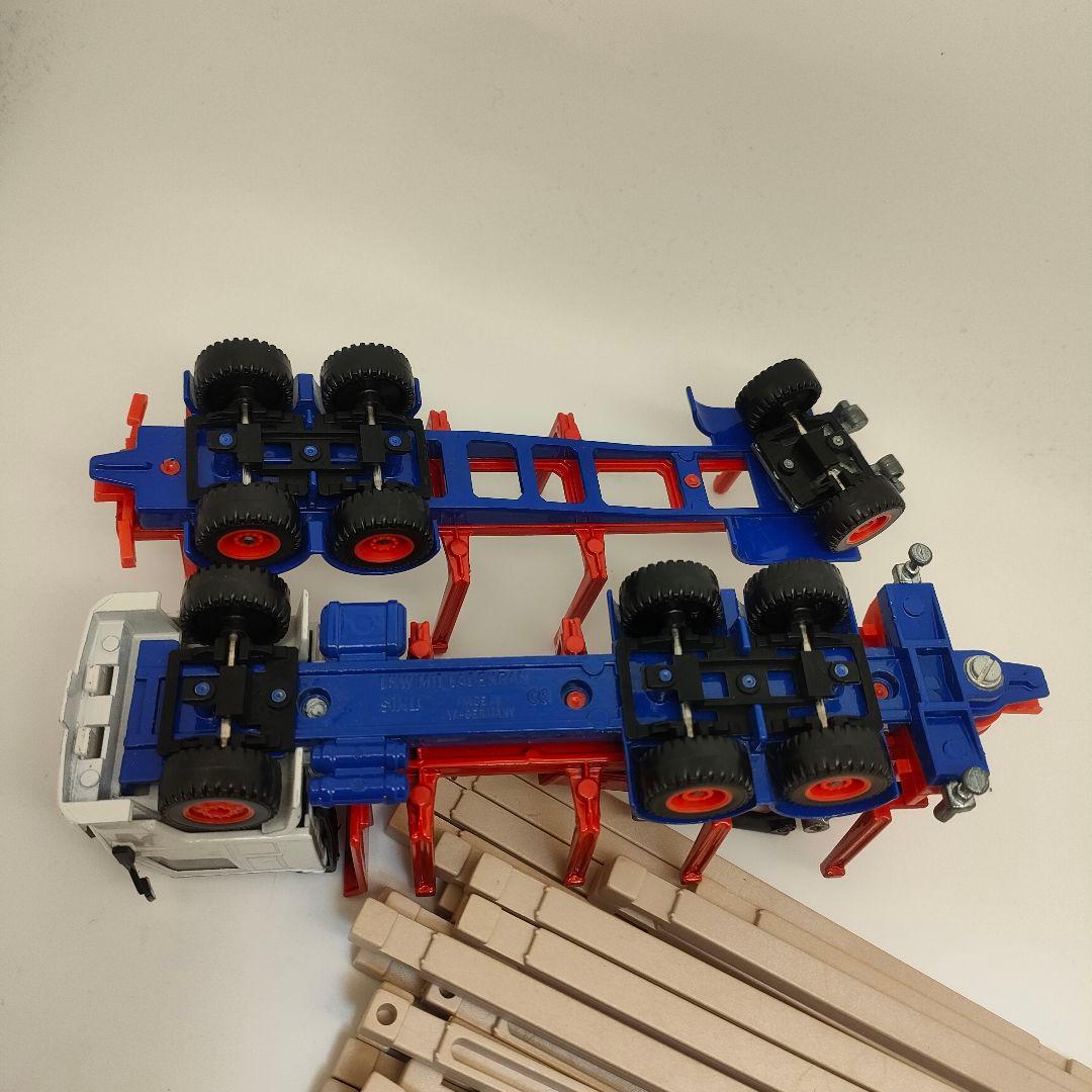 大きめ ドイツ Siku（ジク）製 DAF 95 ガレージ運搬トラック