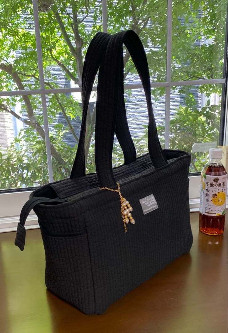 Ａ.ブラック　程よいサイズで仕切りポーチ付きヌビバッグ(サイドポケットノーマル)