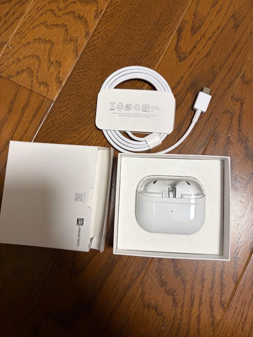 Galaxy buds3 ケース付き　イヤホン　ホワイト
