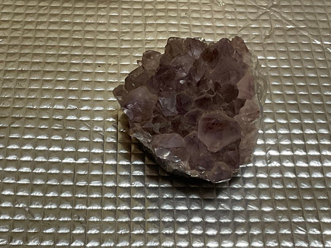 天然石／紫水晶・アメジスト。【とても綺麗な石です　あまり重くありません　置物に】