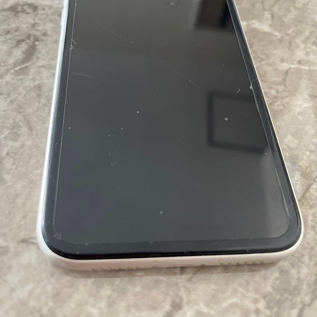 85% Apple iPhone11 64GB ホワイト 本体
