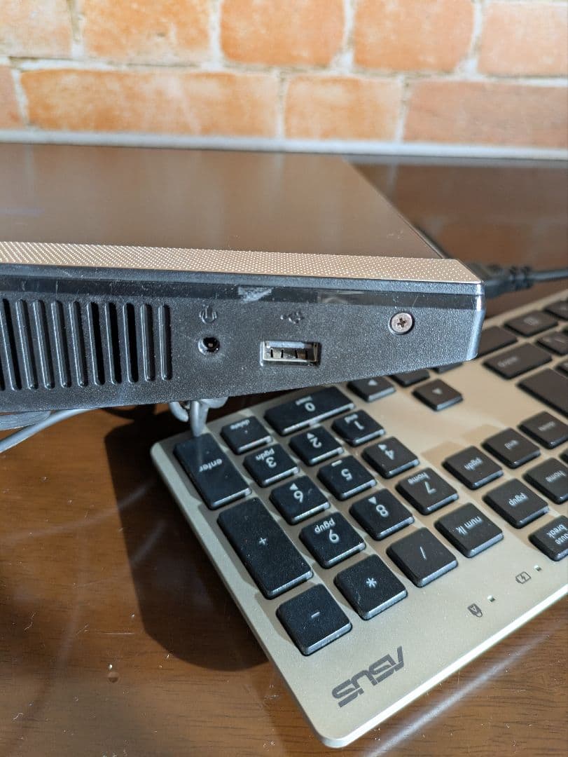 ASUS 23.8型液晶一体型スリムデスクトップPCセット 2017年製