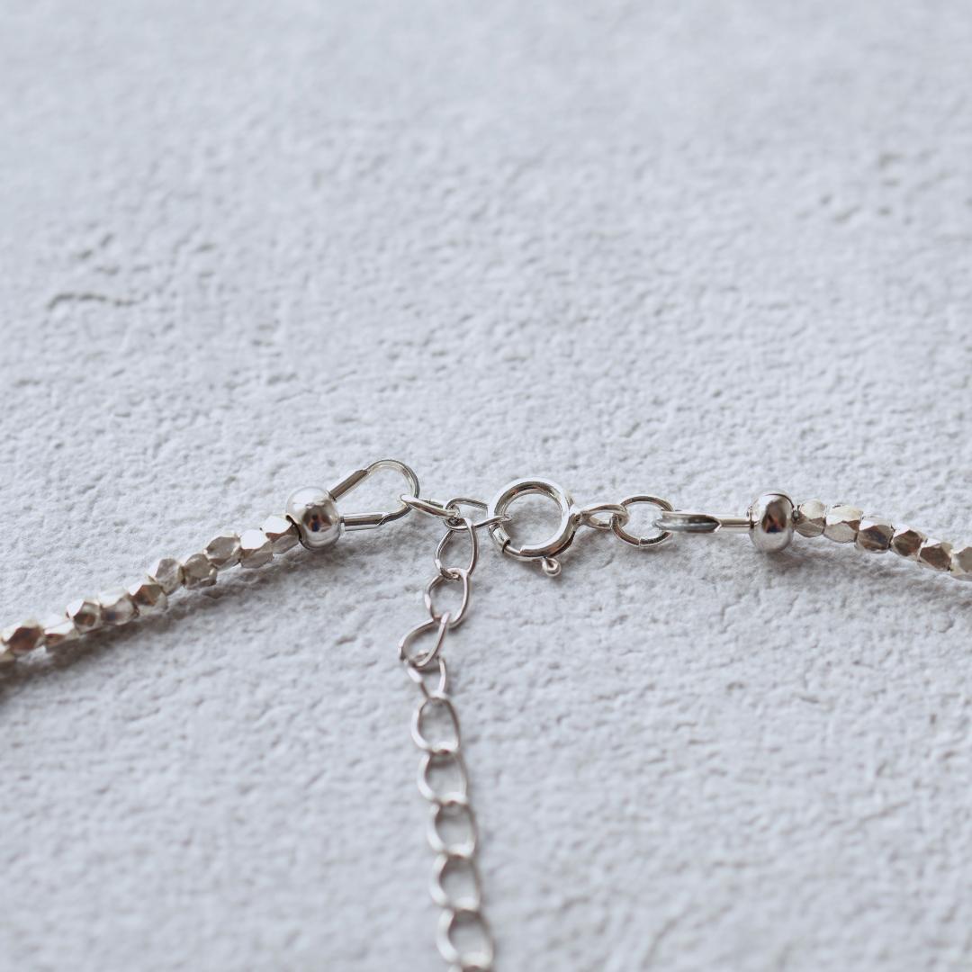 カレンシルバーとグレーパールのネックレス　カレンシルバー　グレー　パール　上品